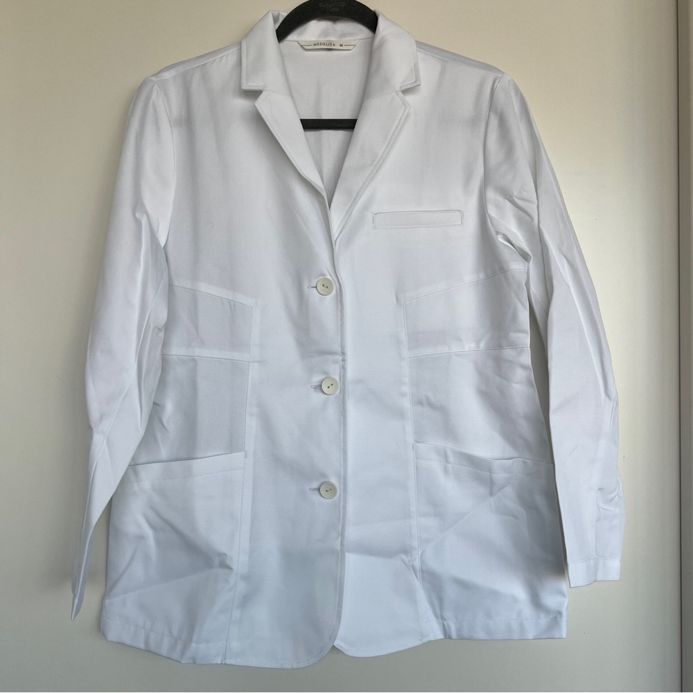 NWT ⋆ Medelita | Elizabeth B. Lab Coat